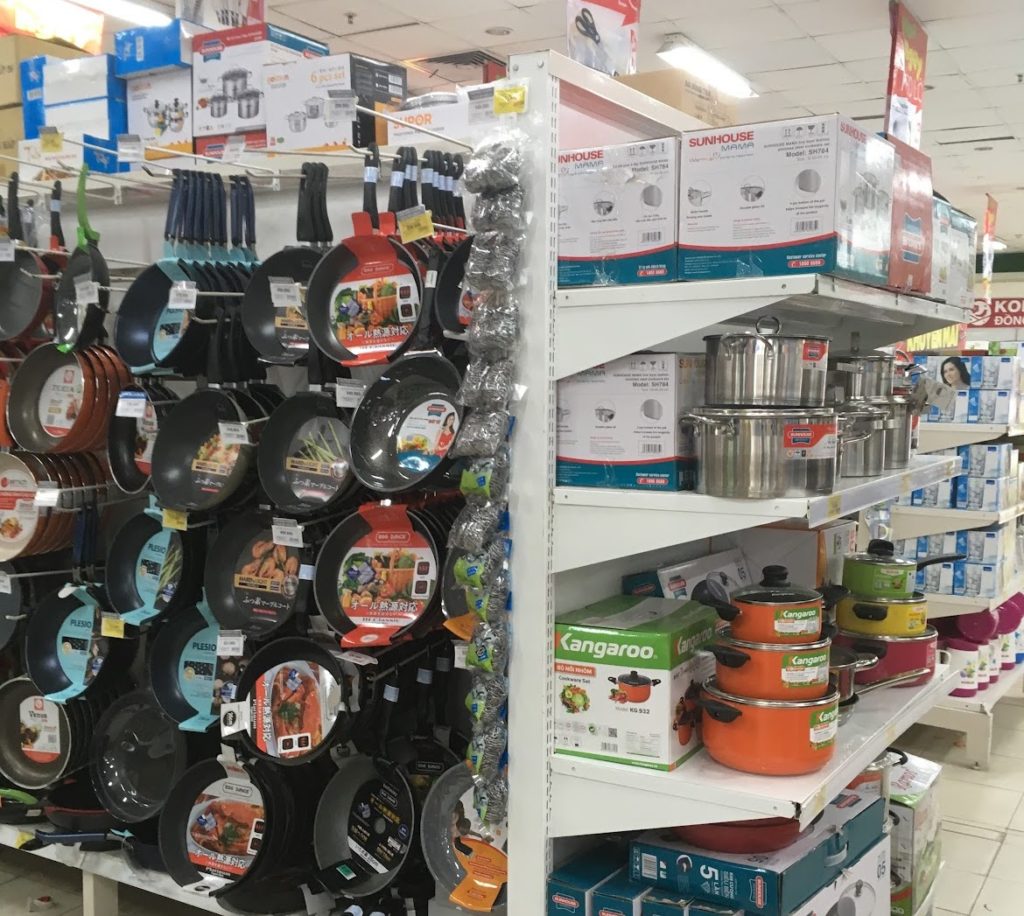 Big-Cに並べられた生活用品